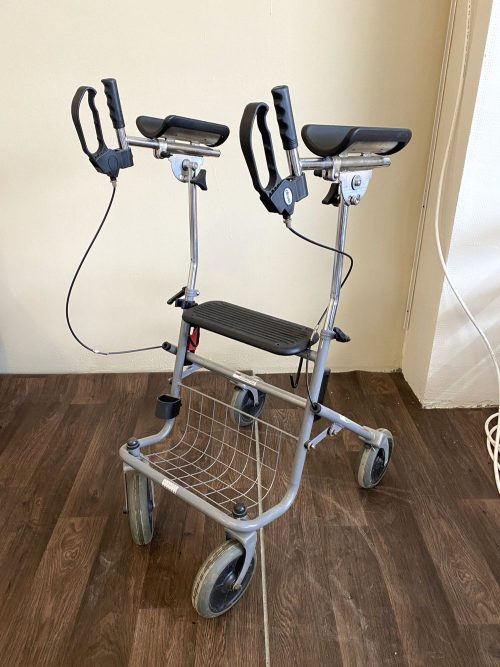 Alkartámaszos rollátor