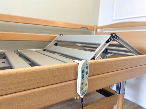 3 funkciós betegágy távirányítója, ergonomikus kialakítással és ikonokkal