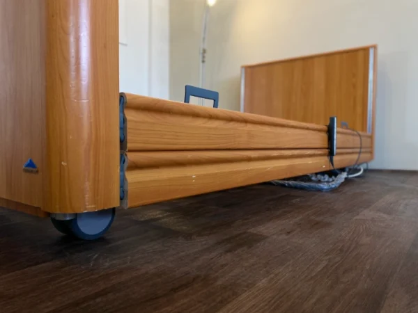 extra alacsony elektromos betegágy rejtett kerekekkel