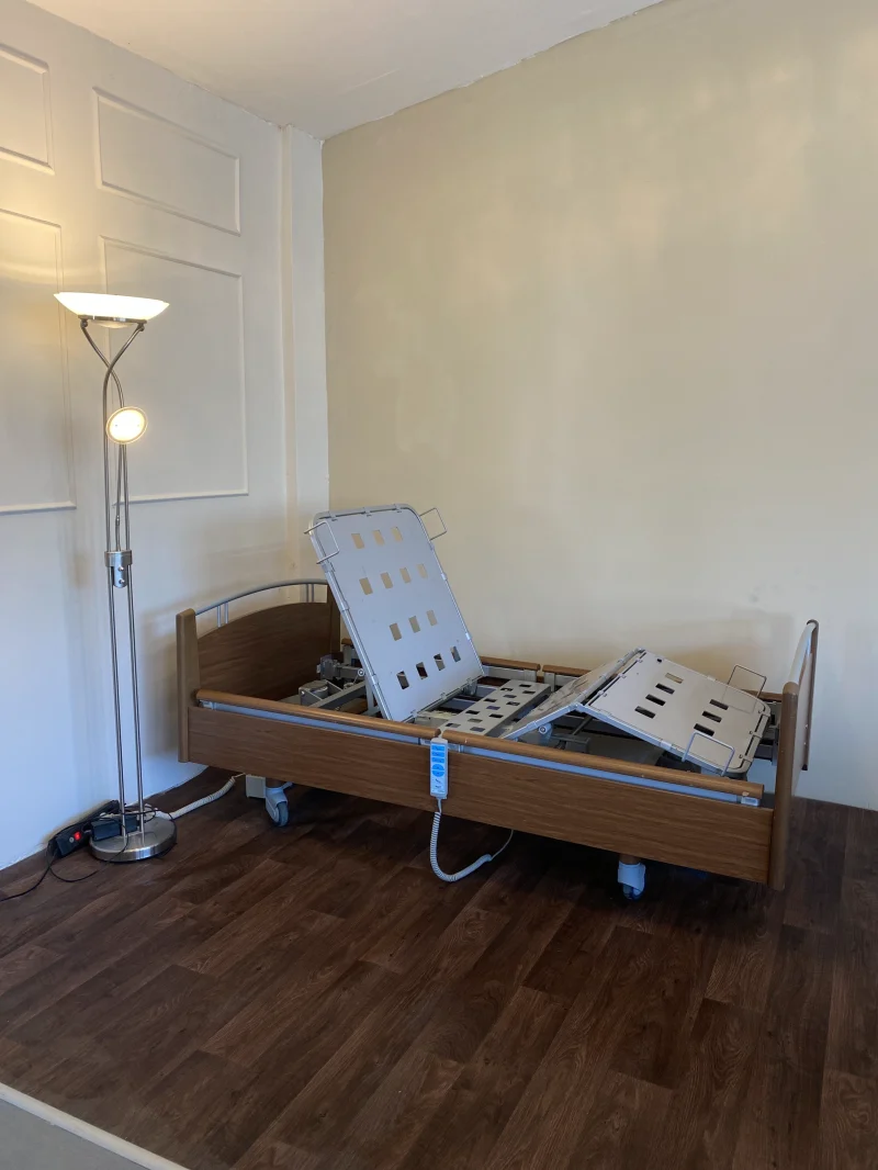 Elektromos betegágy háttámla- és lábrész-emeléssel
