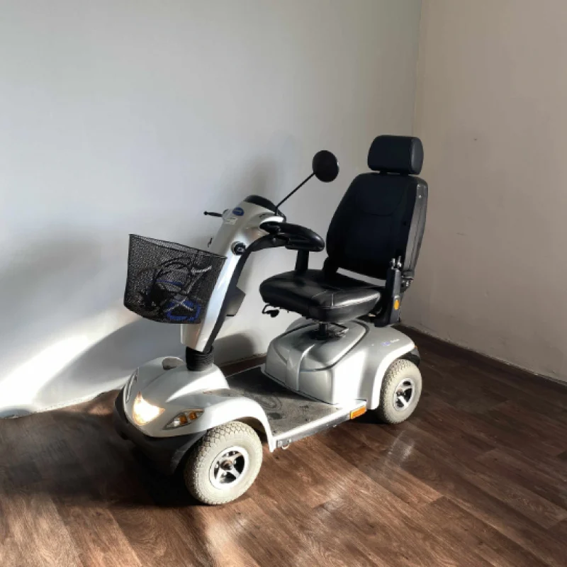 Invacare Comet 4 használt elektromos moped kosárral