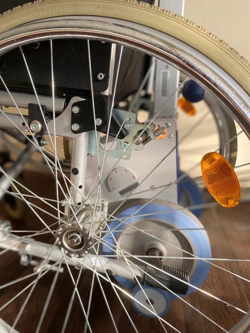 Használt lépcsőjárógép összecsukható kerekesszékkel