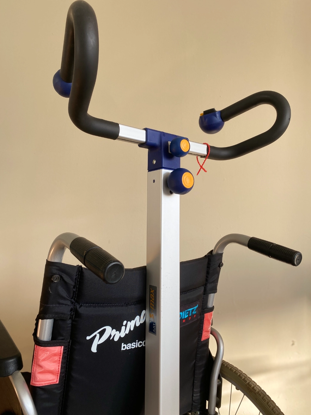 Intuitív szivacs borítású fogantyú a toló személy kényelméért